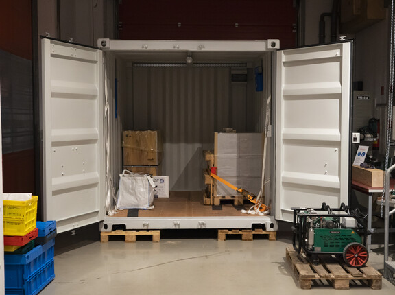 Unser 10-Fuß-Container mit Beispielgütern und richtiger Ladeeinheitensicherung